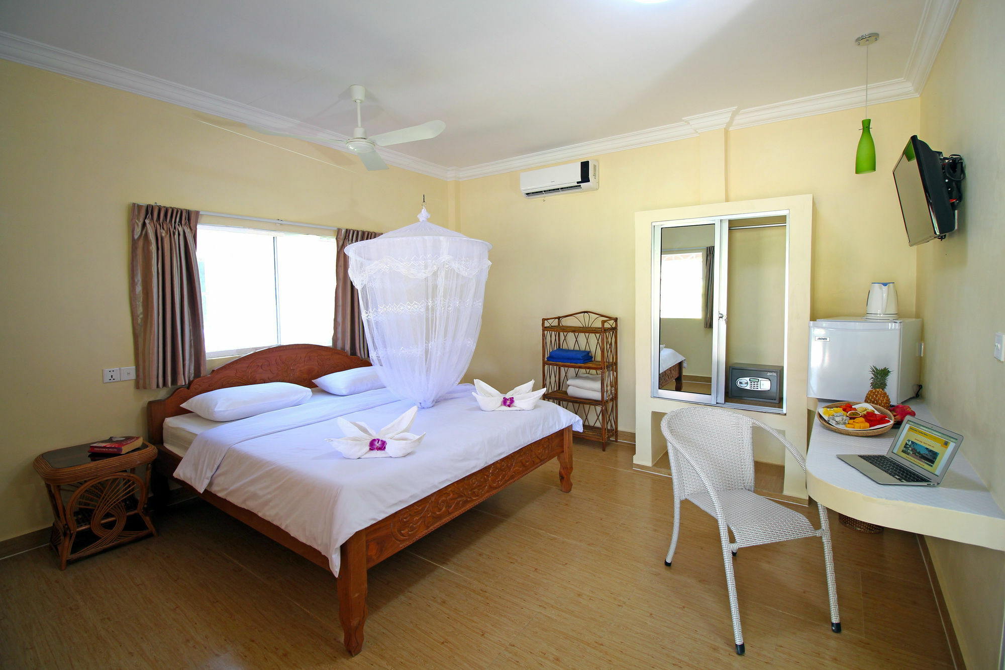 Sunset Lounge Hotel Sihanoukville Kültér fotó